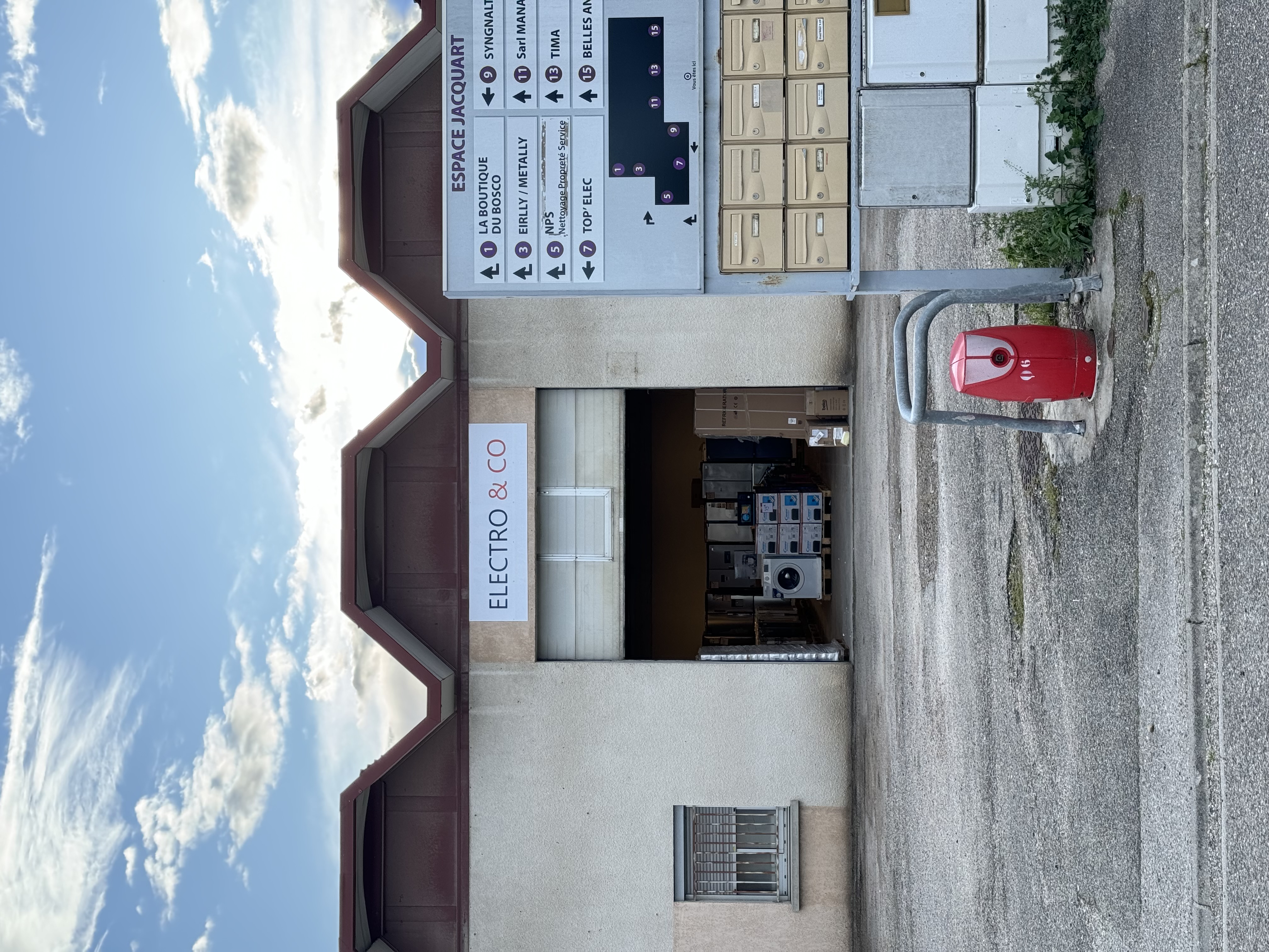 Entrée du magasin Electro & Co